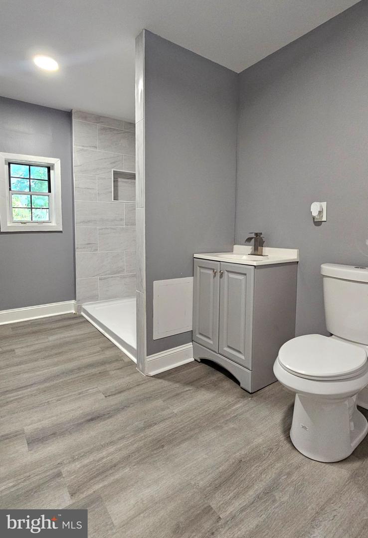 2411 N Lawrence St Property Photo 7