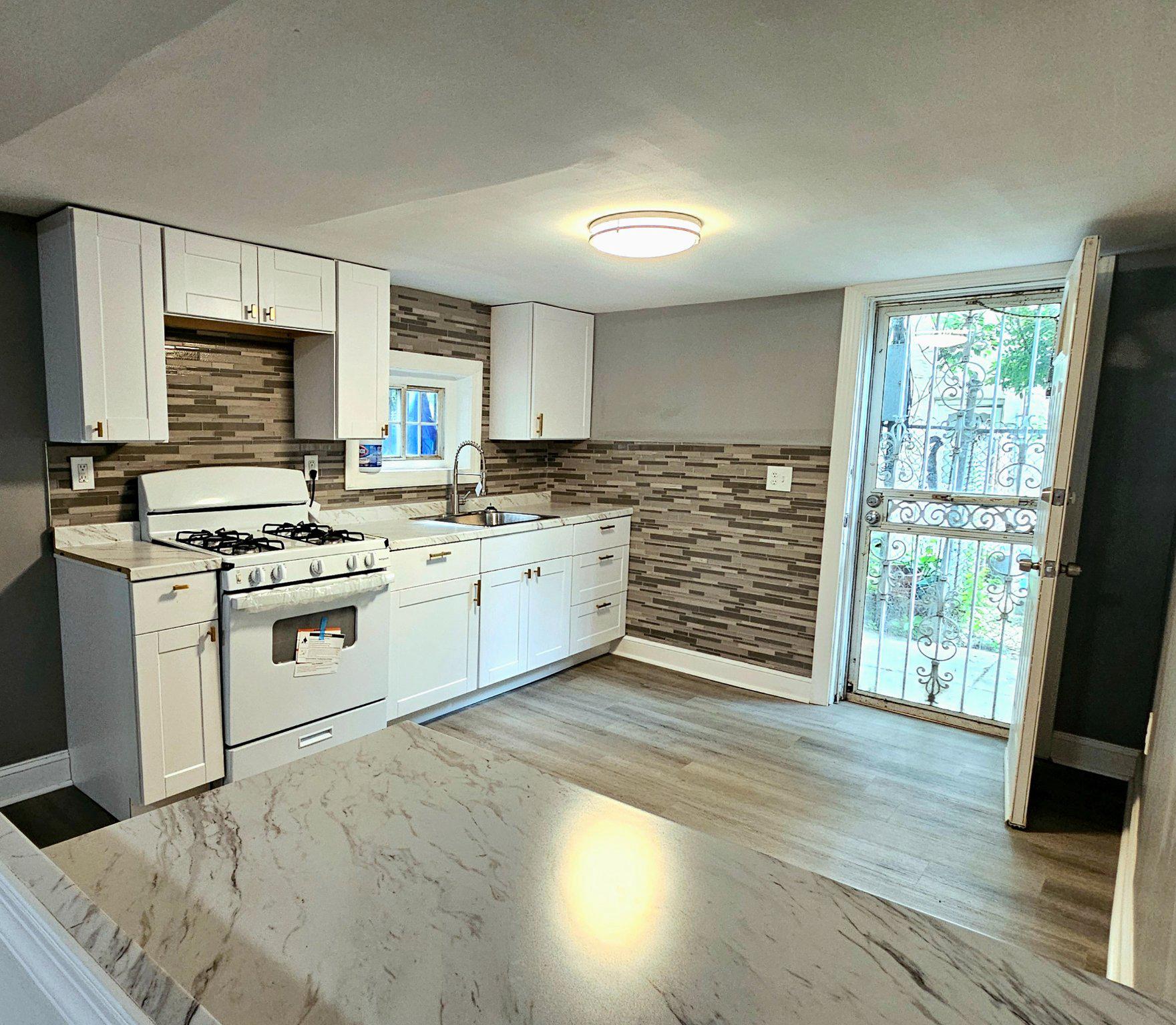 2411 N Lawrence St Property Photo 11