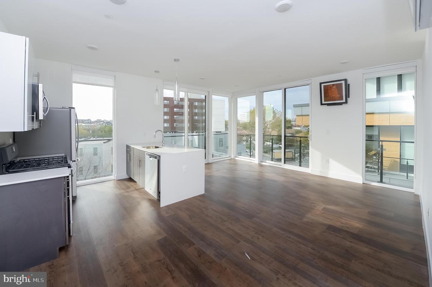 236 Thompson St #b402 Property Photo 31