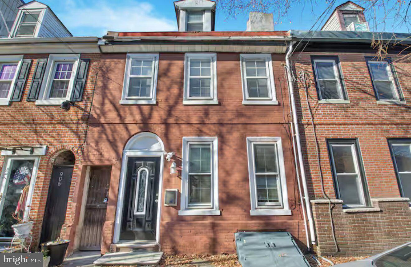 908 NEW MARKET ST Property Photo 1
