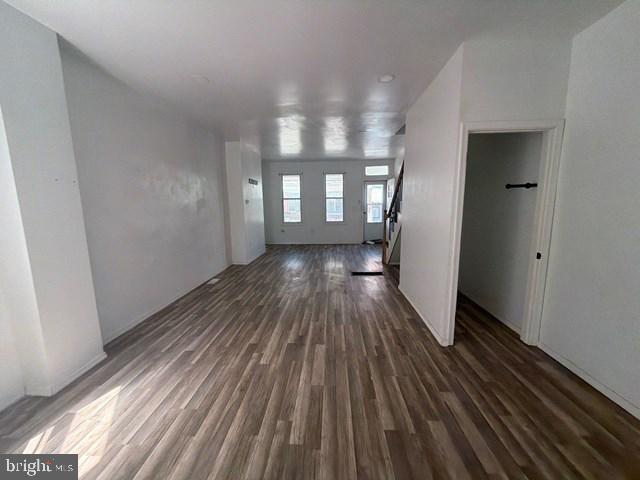 123 N Salford St Property Photo 6