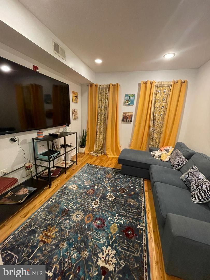 217 W Girard Ave #2 Property Photo 1
