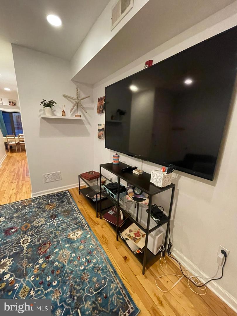 217 W Girard Ave #2 Property Photo 4