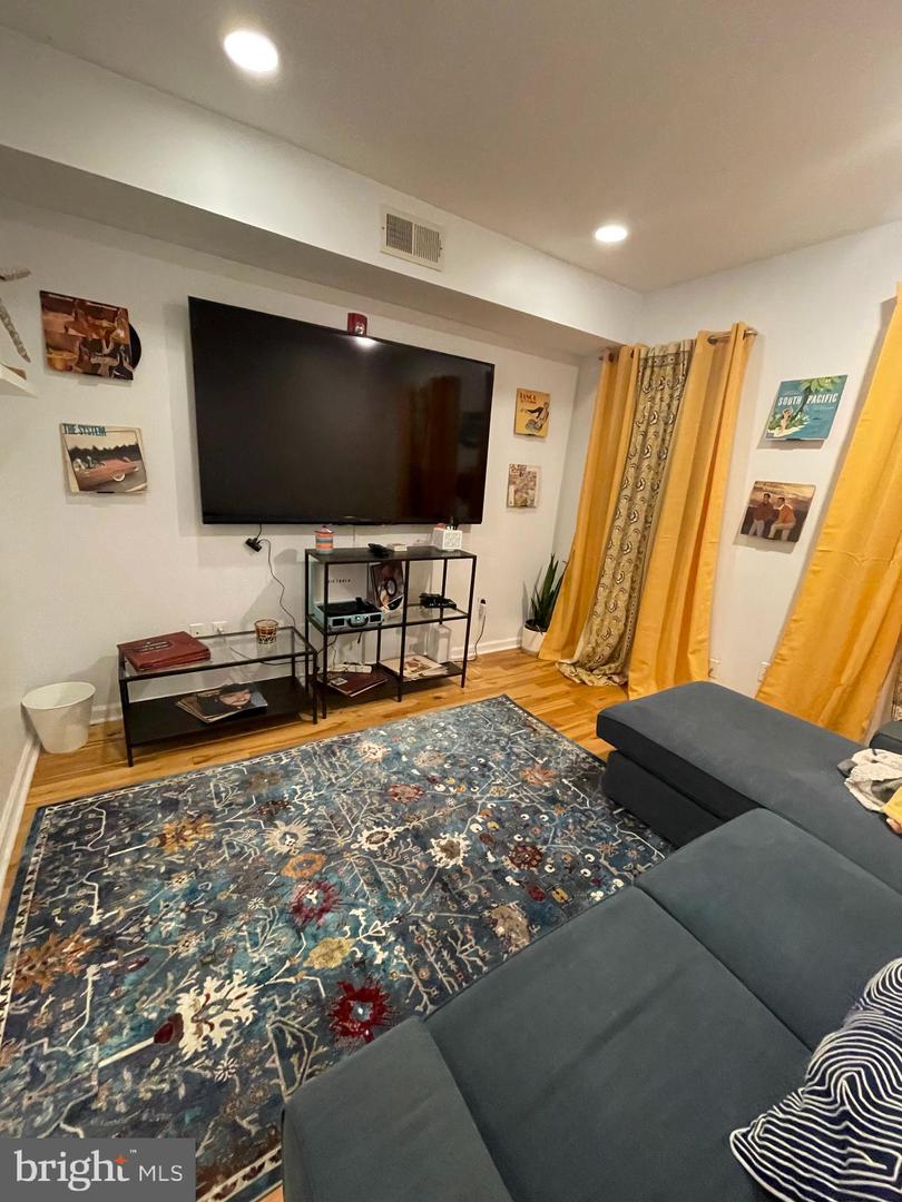 217 W Girard Ave #2 Property Photo 5