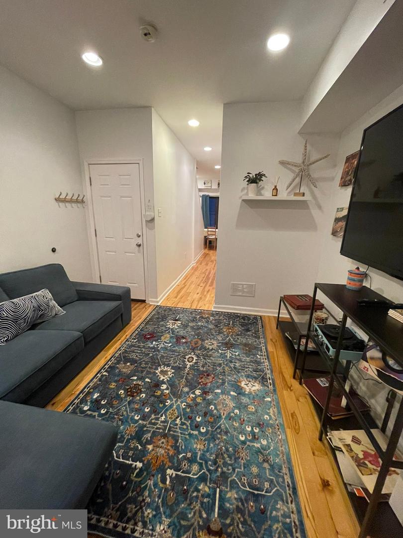 217 W Girard Ave #2 Property Photo 7