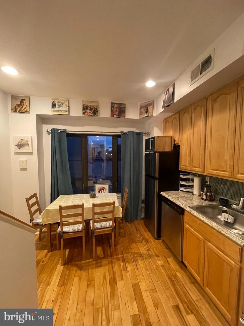 217 W Girard Ave #2 Property Photo 8