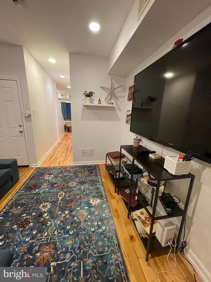 217 W Girard Ave #2 Property Photo 10