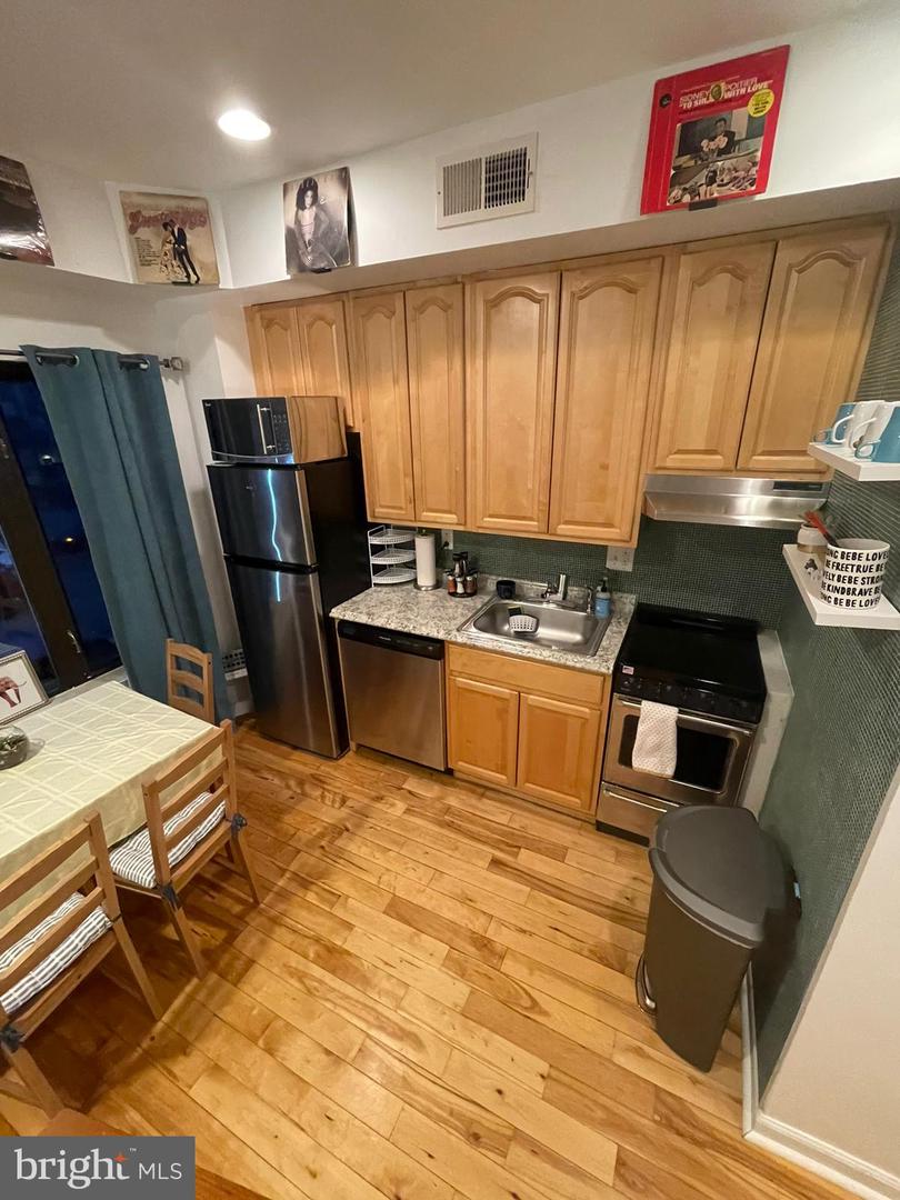217 W Girard Ave #2 Property Photo 11
