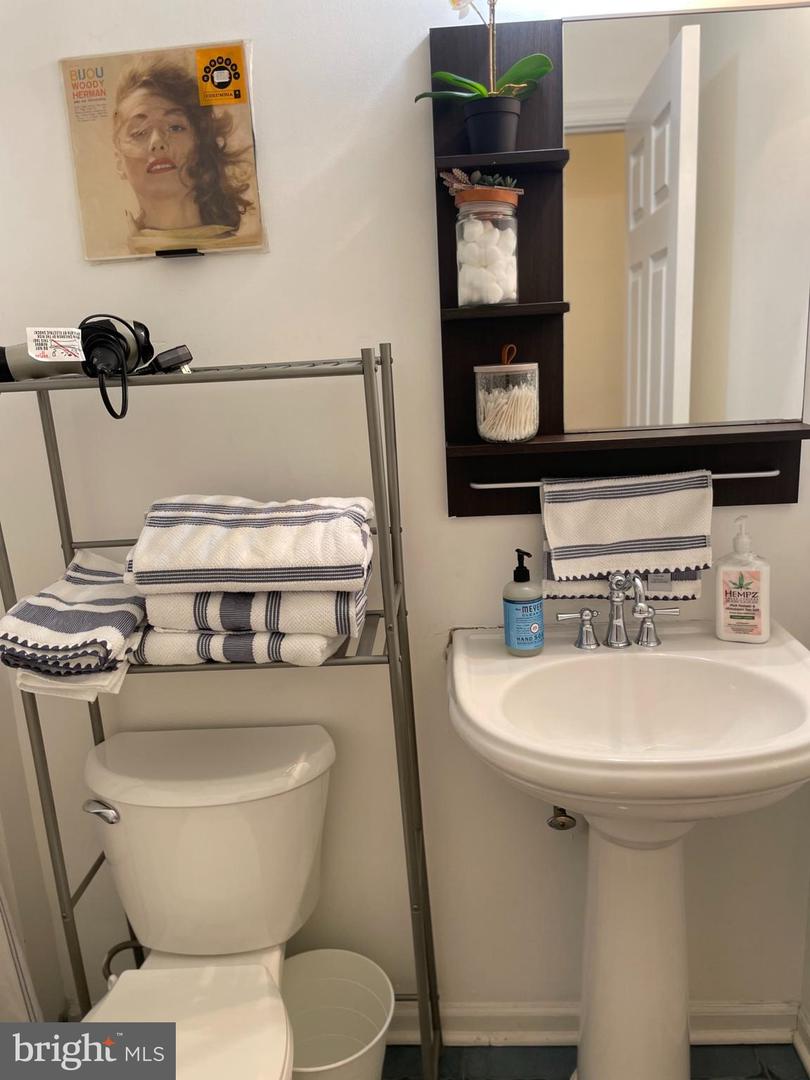 217 W Girard Ave #2 Property Photo 35