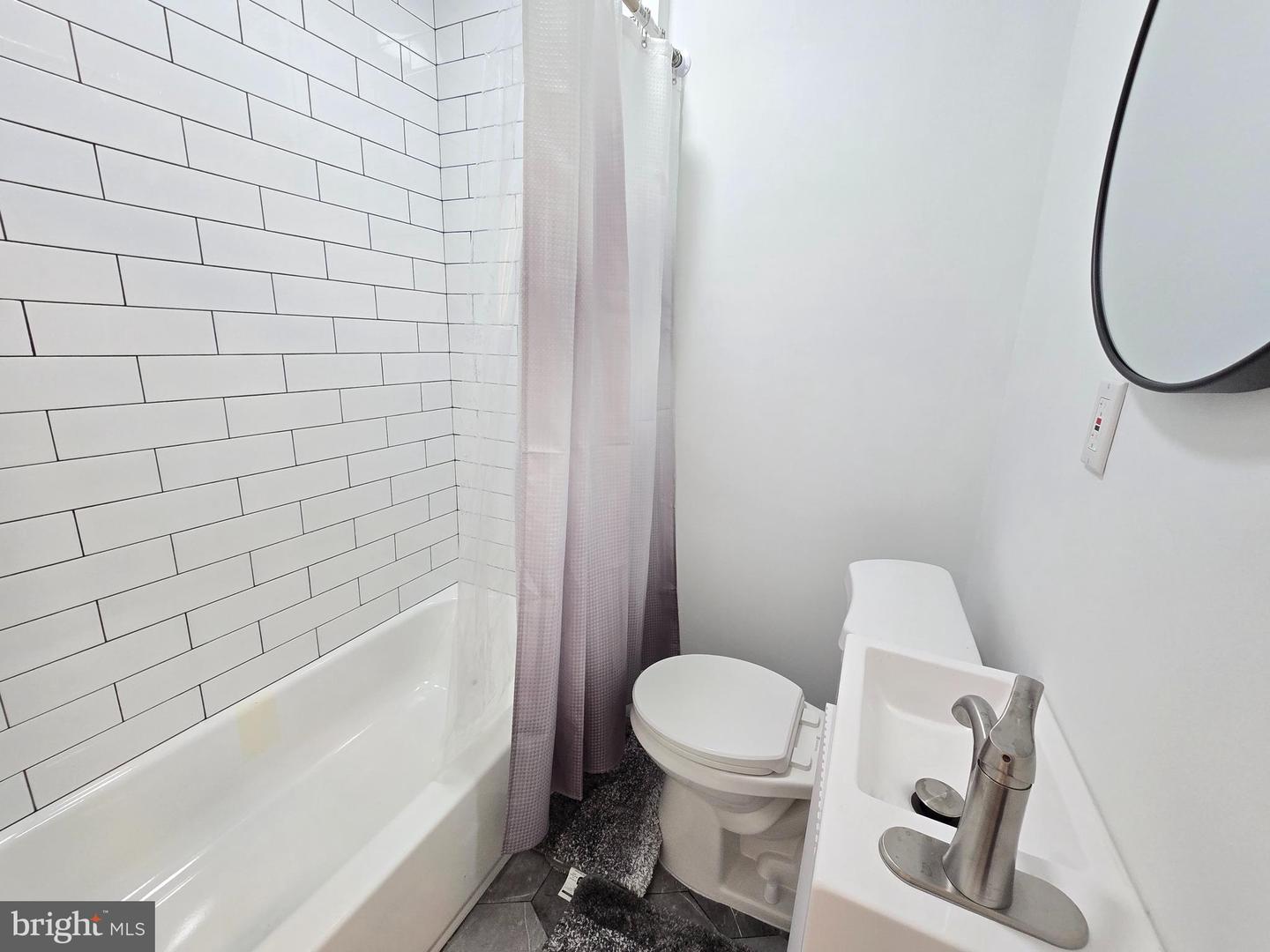 2613 Oakford St Property Photo 8