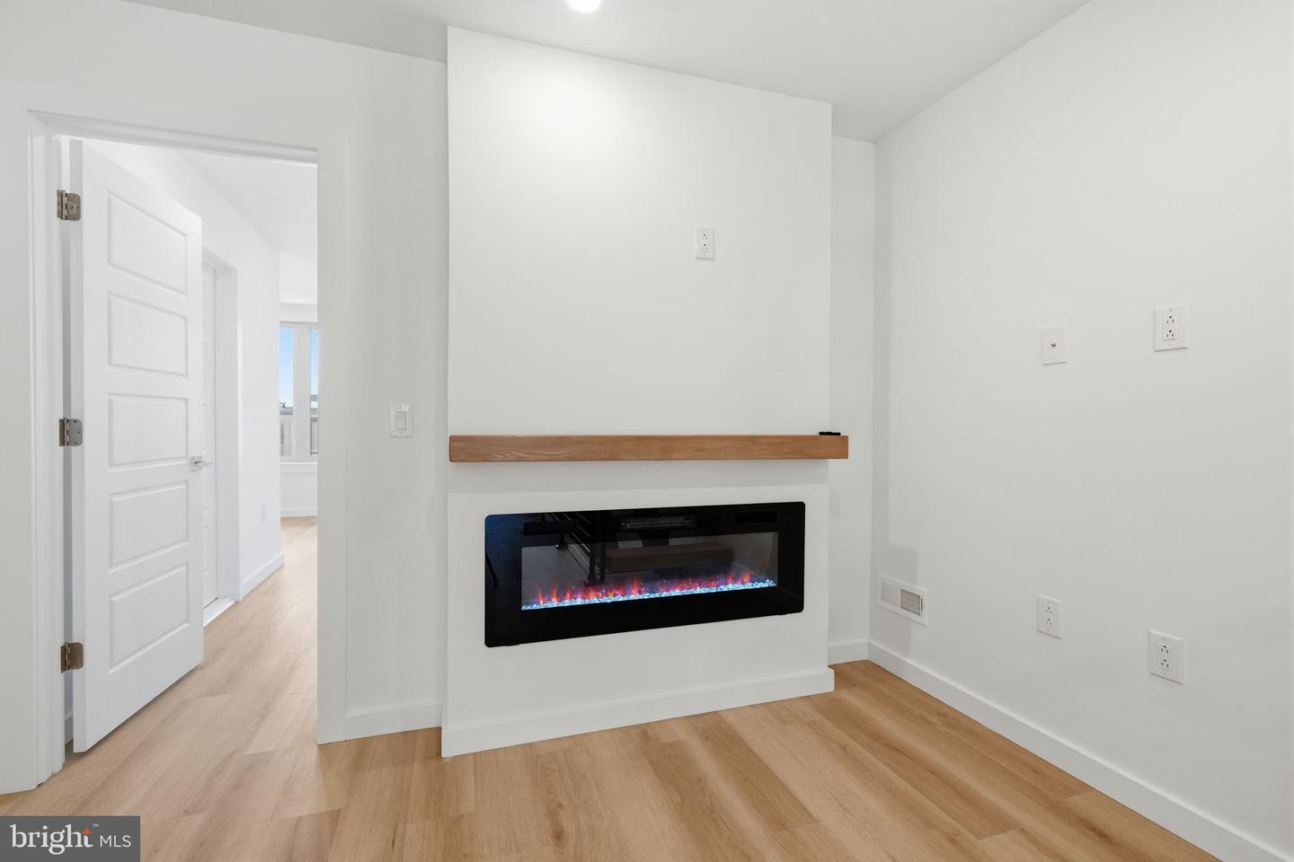 1517 Bodine St N #b Property Photo 8
