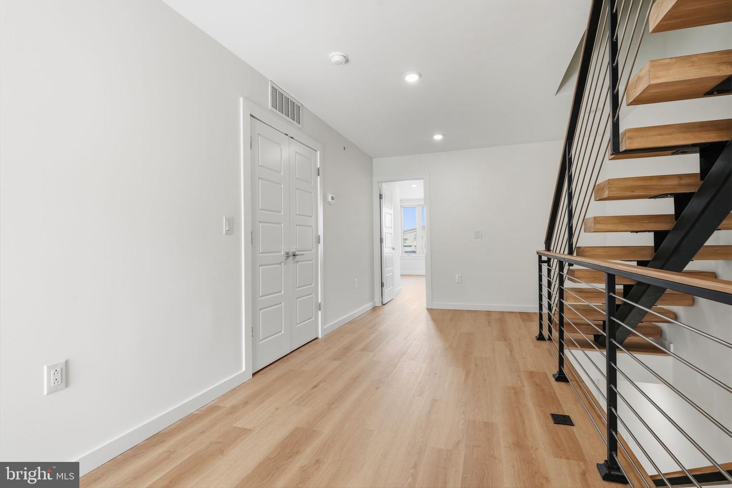 1517 Bodine St N #b Property Photo 13