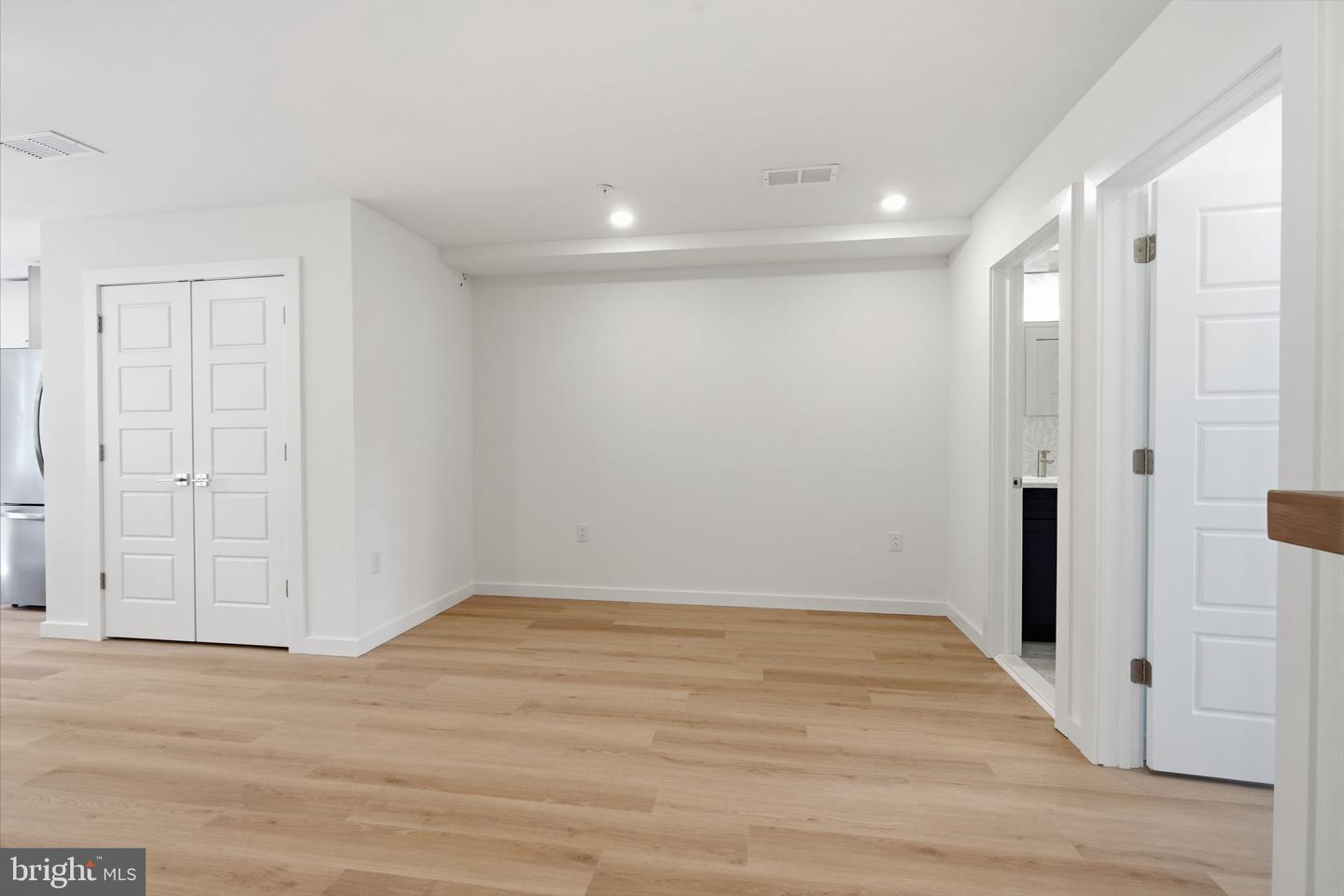 1517 Bodine St N #b Property Photo 14