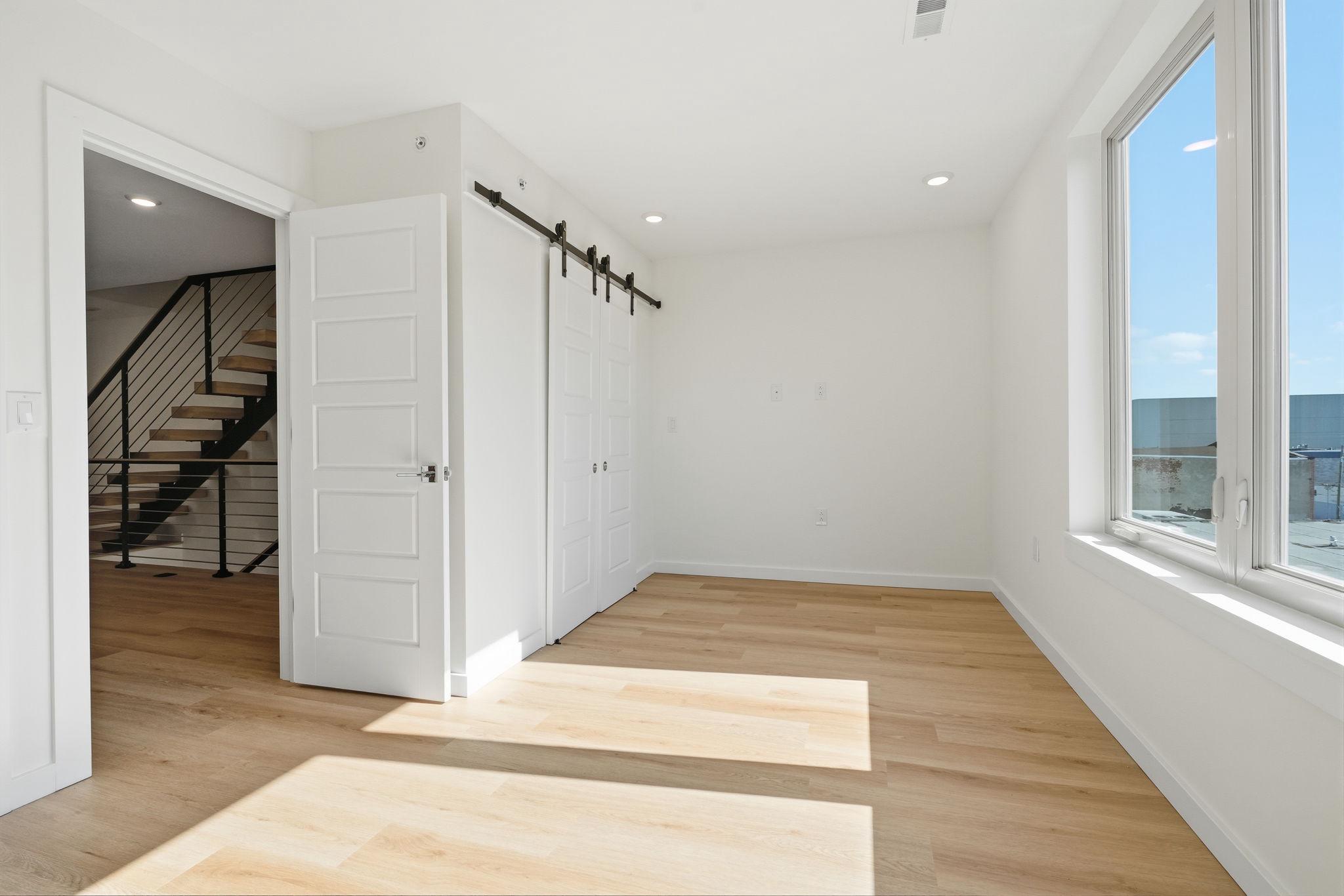 1517 Bodine St N #b Property Photo 16