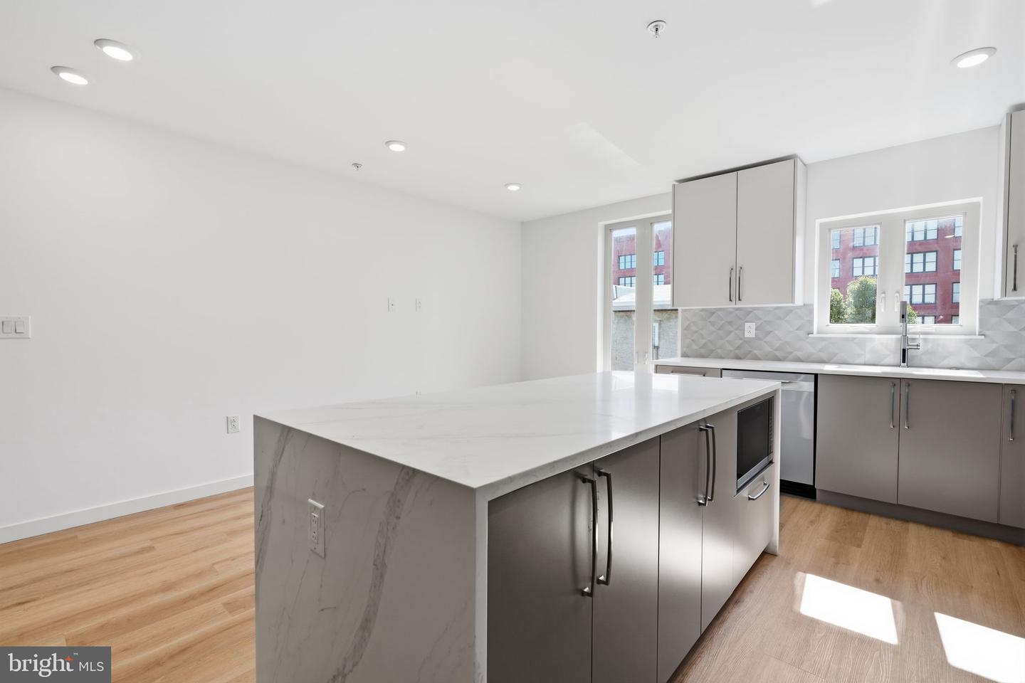 1517 Bodine St N #b Property Photo 23