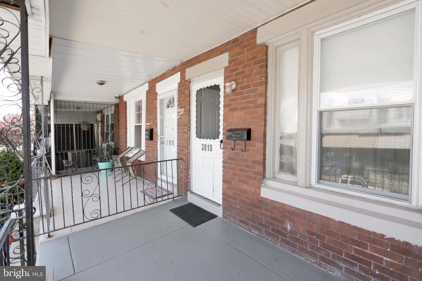 3910 Glendale St Property Photo 2