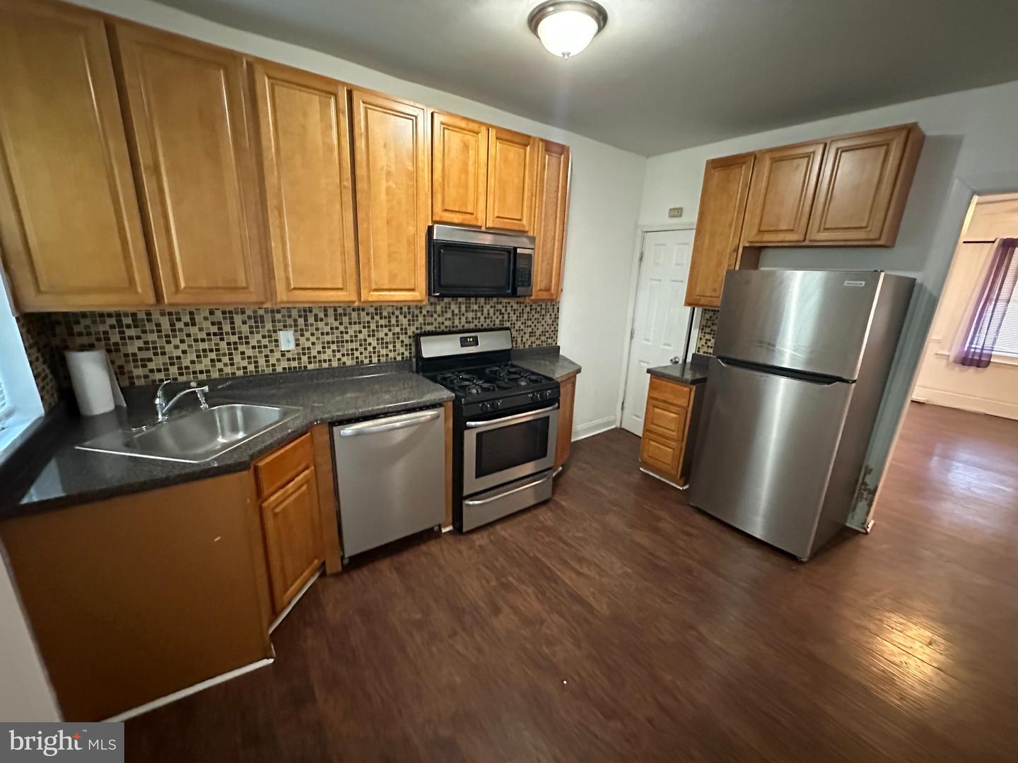 5734 N Lambert St Property Photo 5
