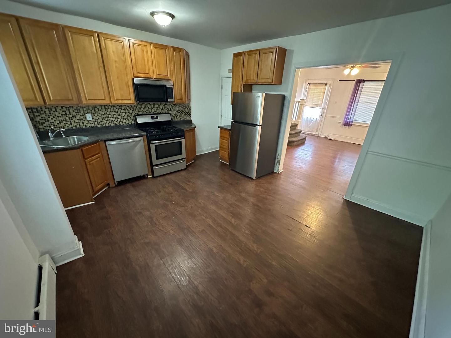 5734 N Lambert St Property Photo 6