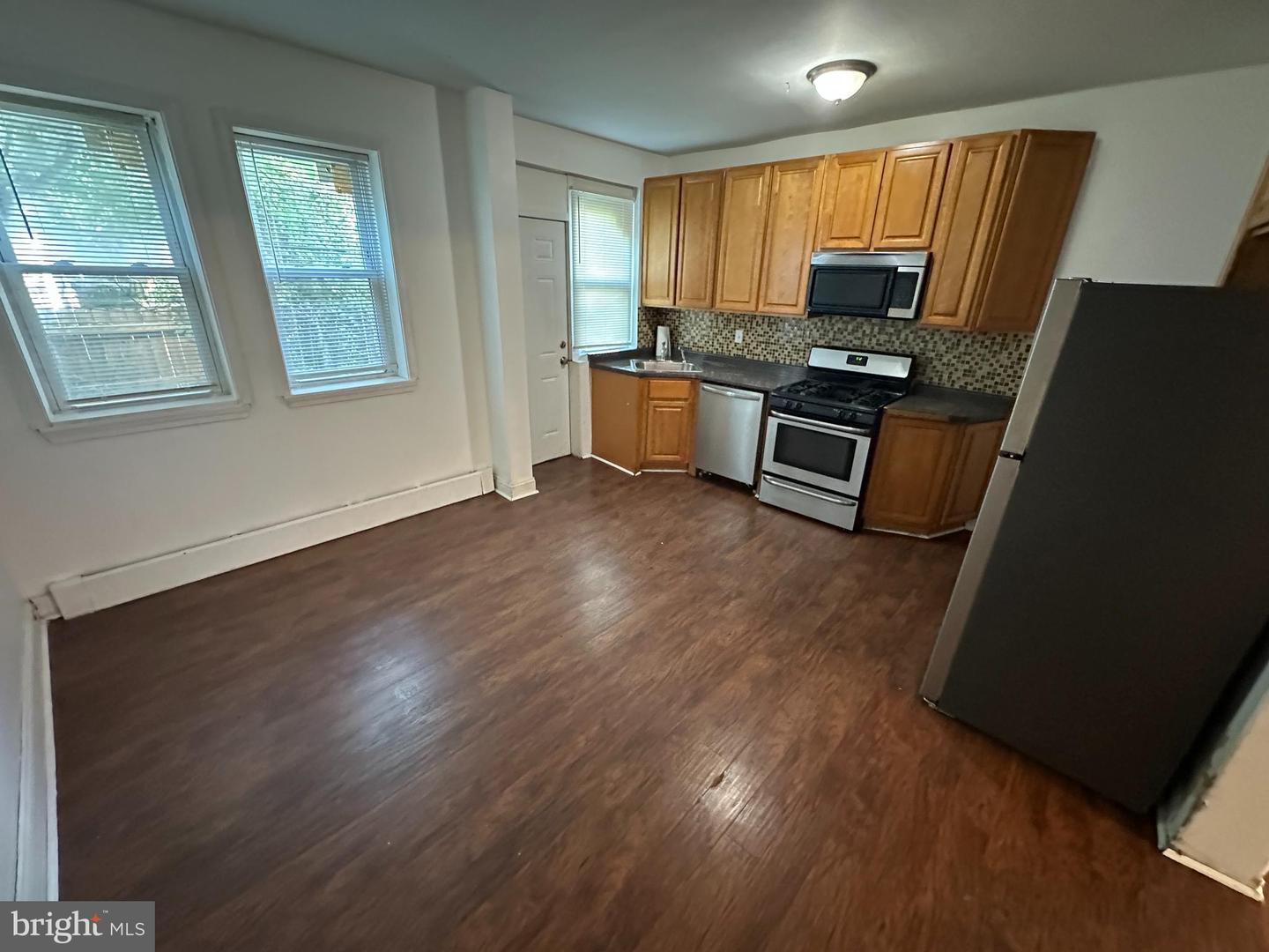 5734 N Lambert St Property Photo 7