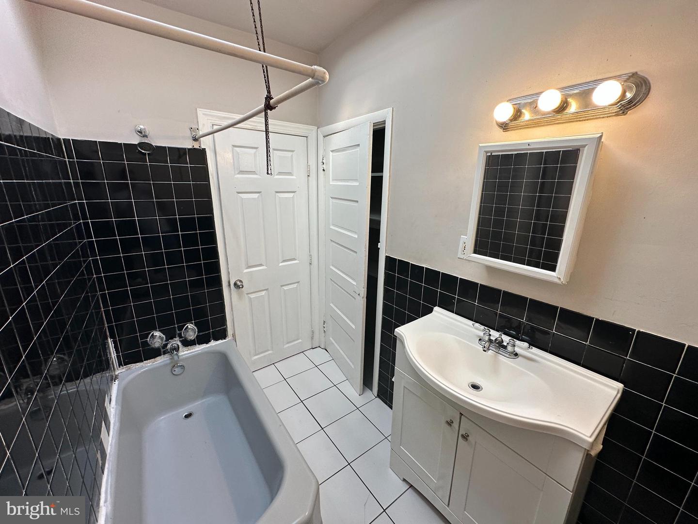 5734 N Lambert St Property Photo 14