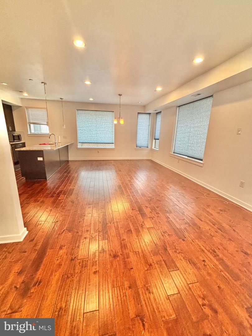 2122 KENSINGTON WALK Property Photo 1