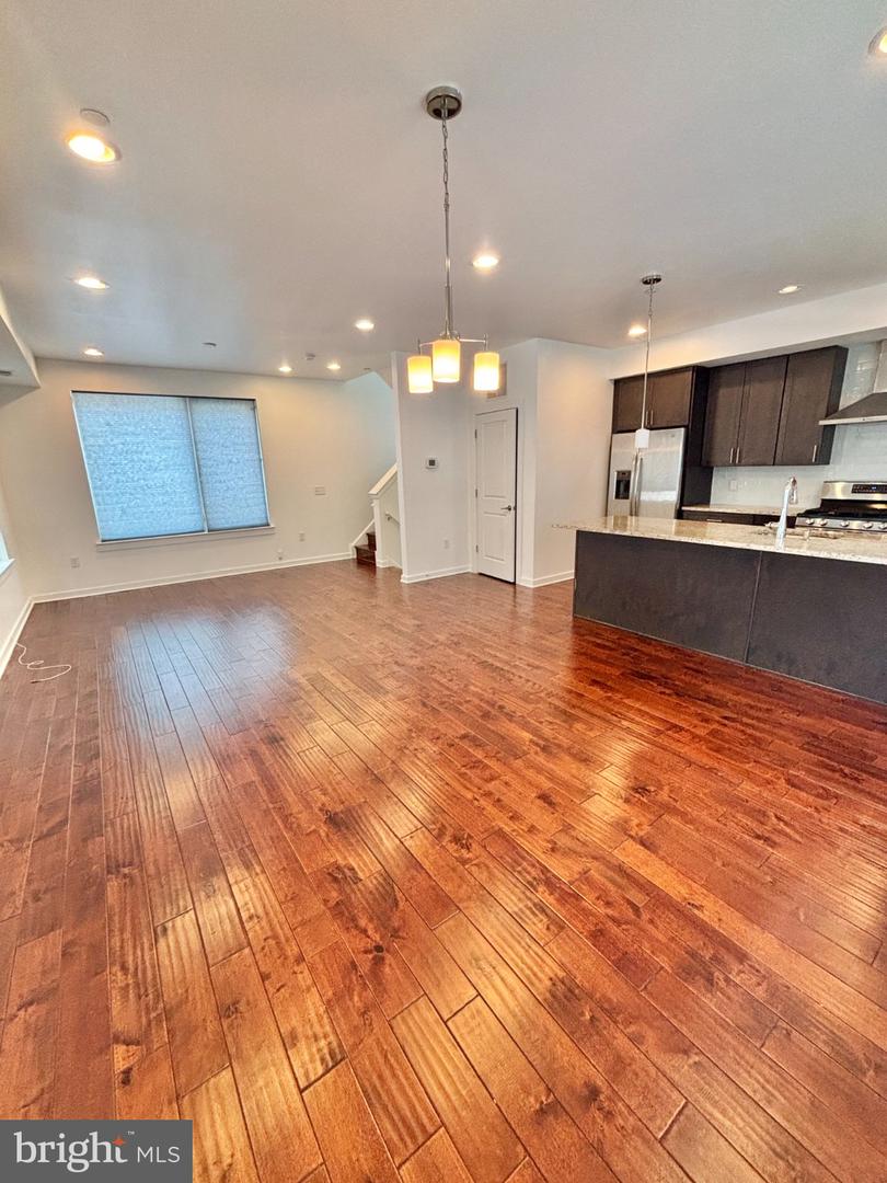 2122 Kensington Walk Property Photo 2