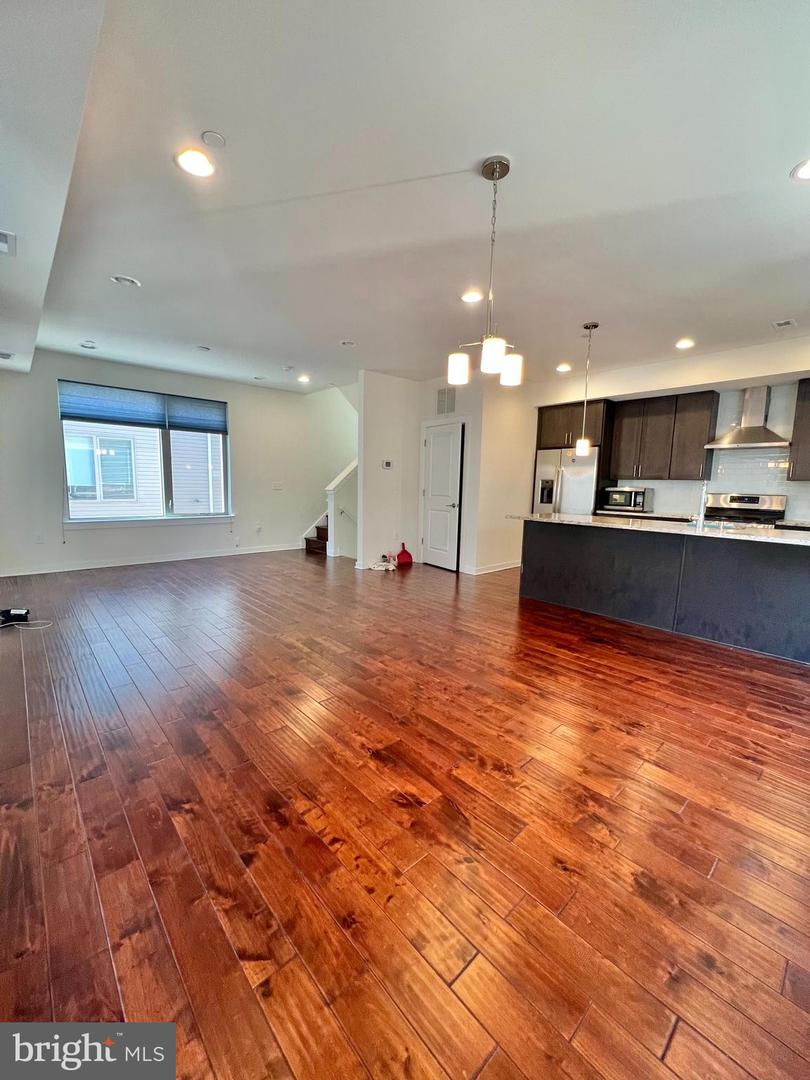 2122 Kensington Walk Property Photo 3