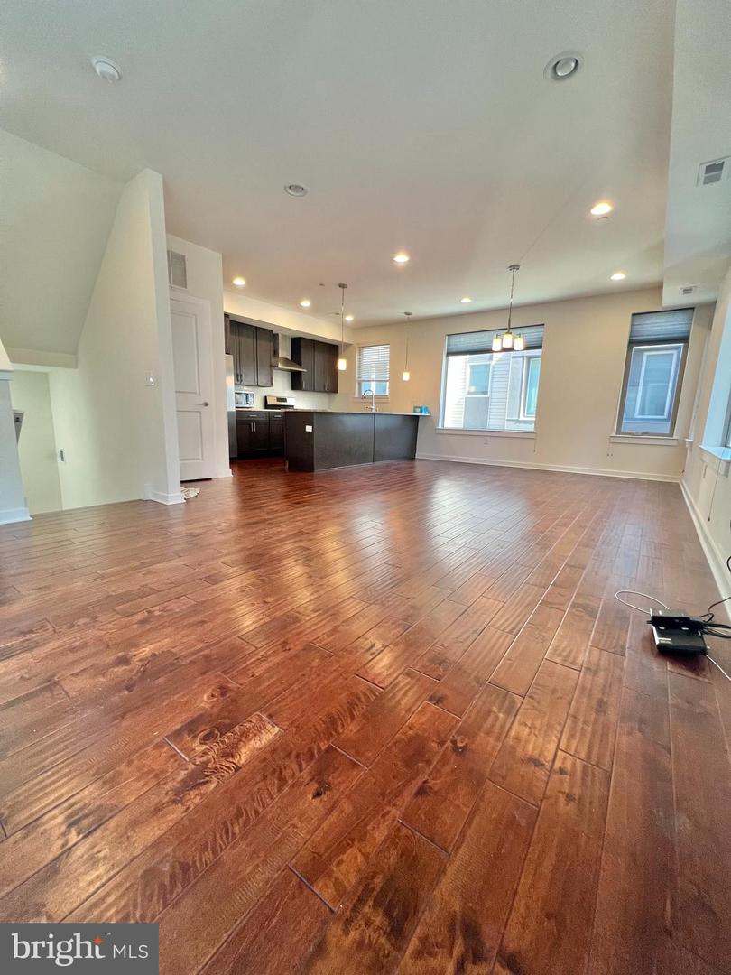 2122 Kensington Walk Property Photo 4