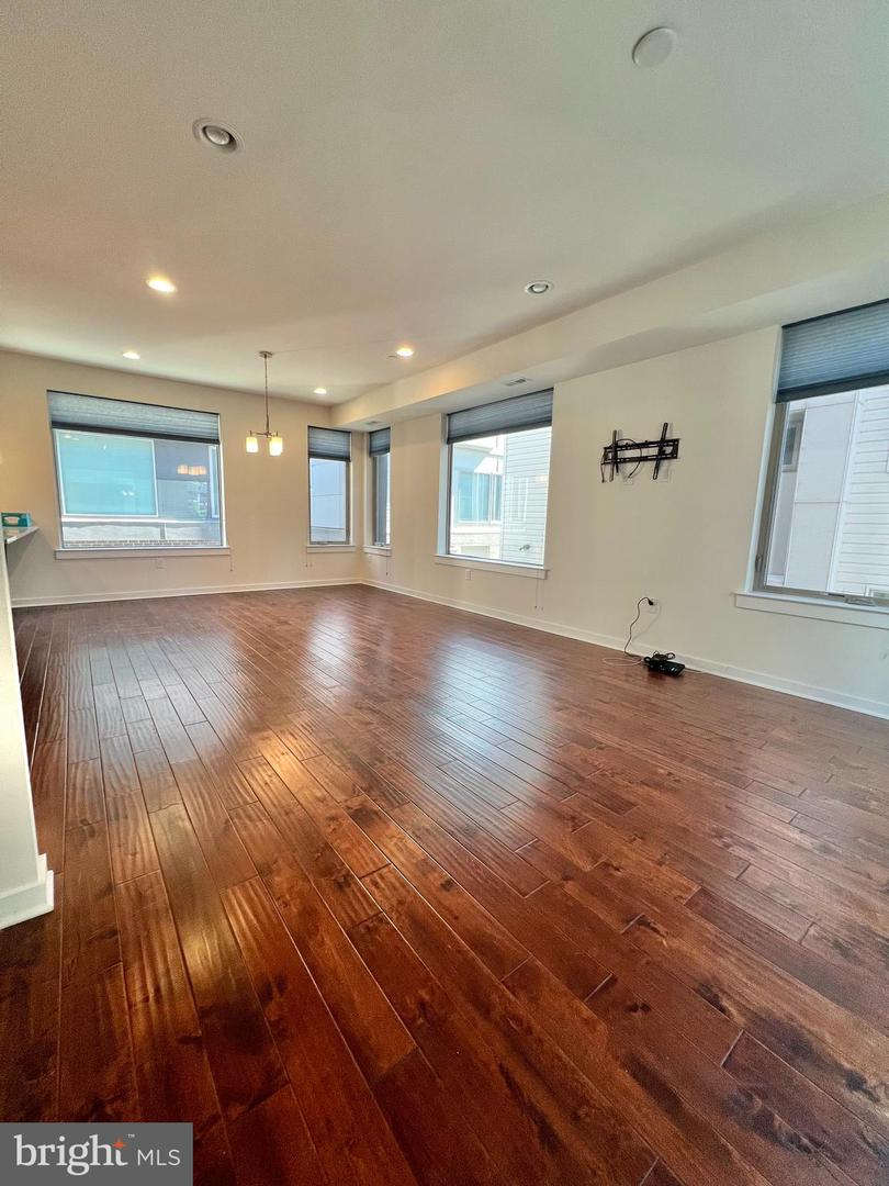 2122 Kensington Walk Property Photo 5