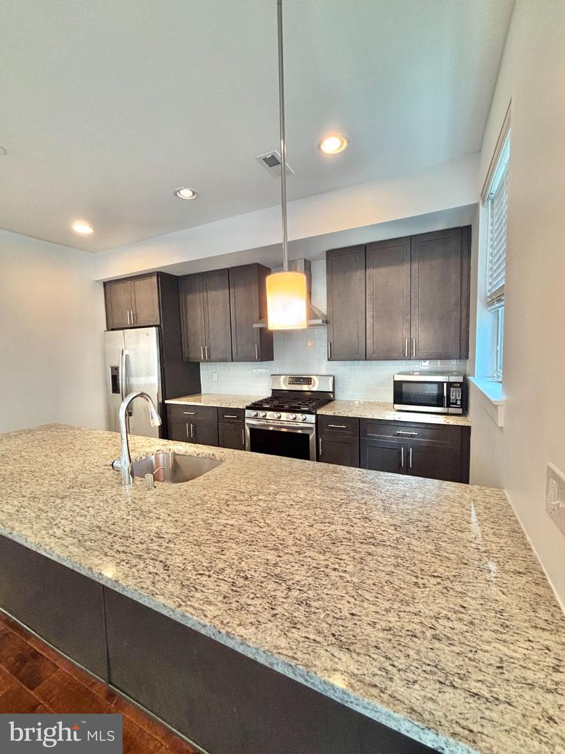 2122 Kensington Walk Property Photo 6