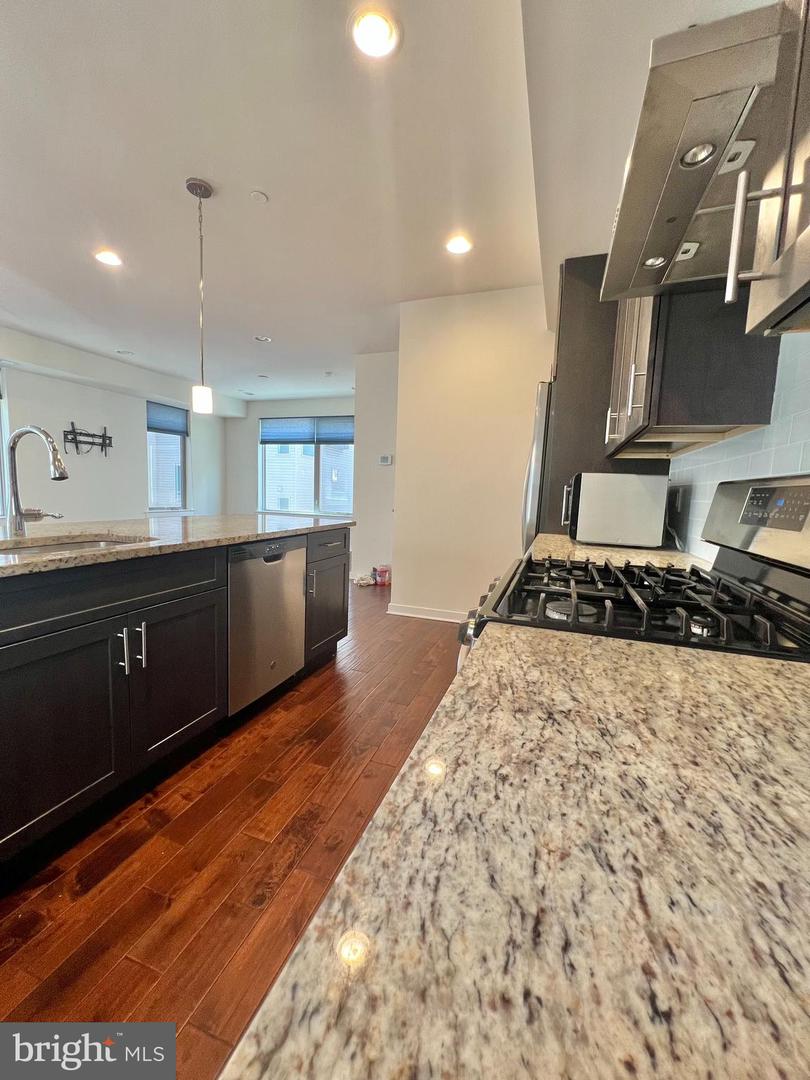 2122 Kensington Walk Property Photo 11