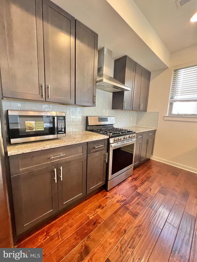 2122 Kensington Walk Property Photo 14