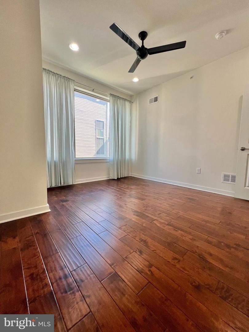 2122 Kensington Walk Property Photo 24