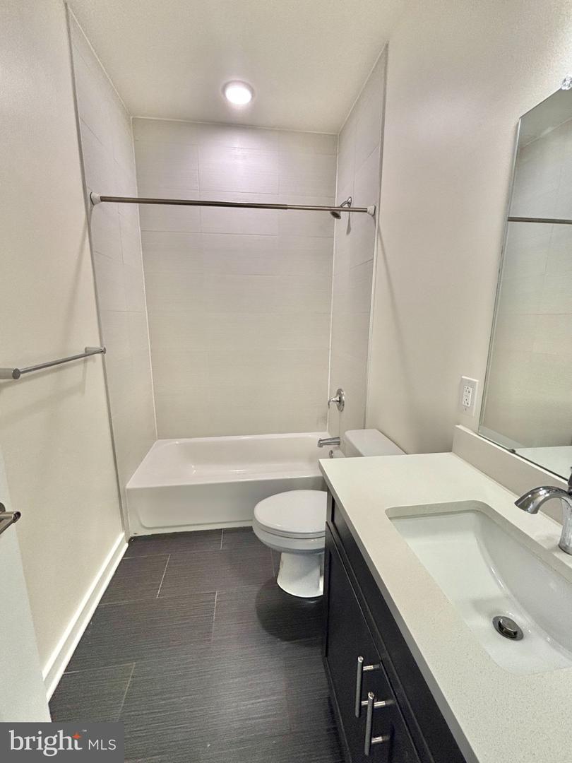 2122 Kensington Walk Property Photo 27