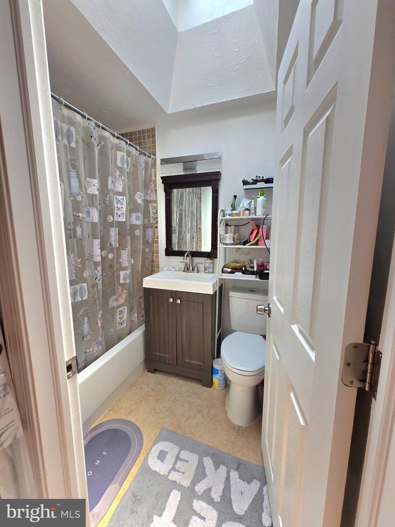3559 Nottingham Ln Property Photo 7