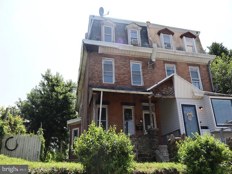 5311 N Howard St Property Photo 2