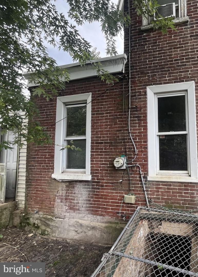 5311 N Howard St Property Photo 4