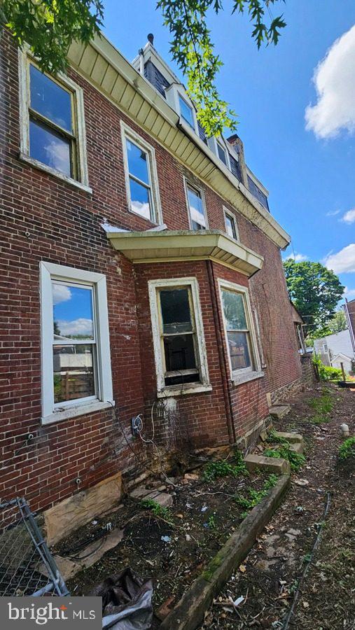 5311 N Howard St Property Photo 6