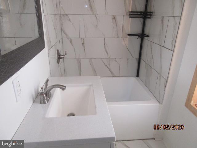 2927 N Stillman St Property Photo 8