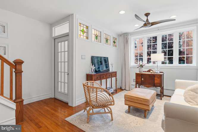 926 Catharine St Property Photo 4