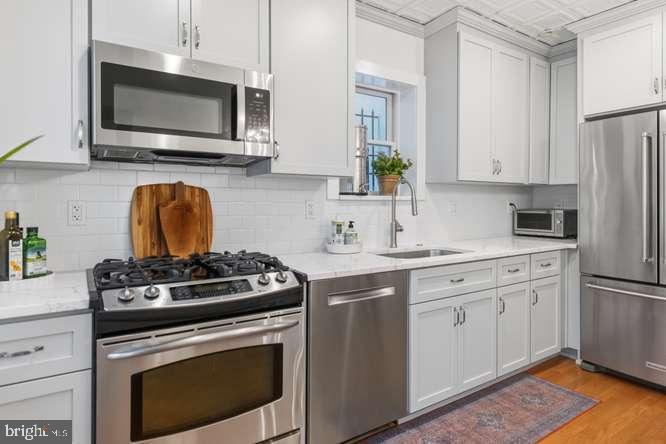 926 Catharine St Property Photo 13