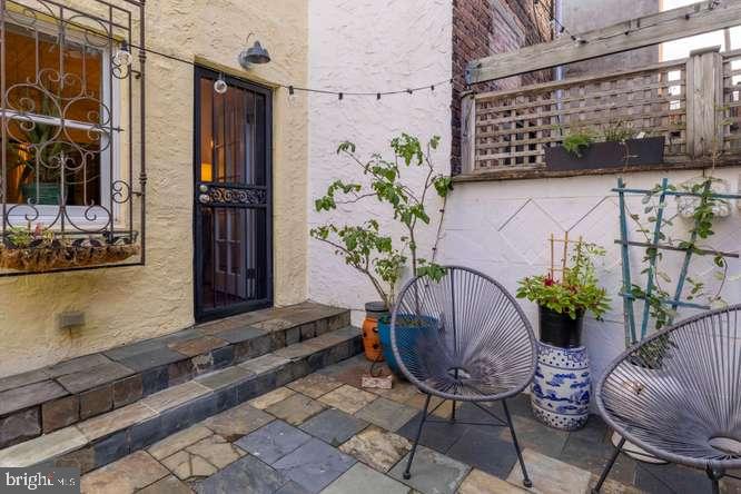 926 Catharine St Property Photo 16