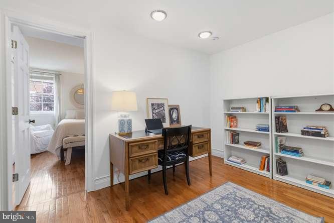 926 Catharine St Property Photo 18