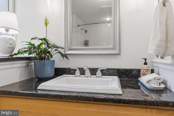926 Catharine St Property Photo 22