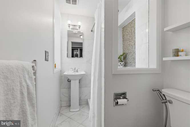 926 Catharine St Property Photo 33