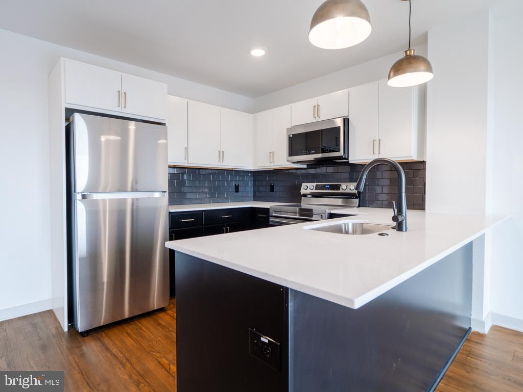6515 Ridge Ave #416 Property Photo 1