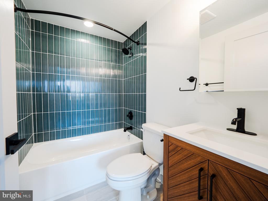 6515 Ridge Ave #416 Property Photo 6