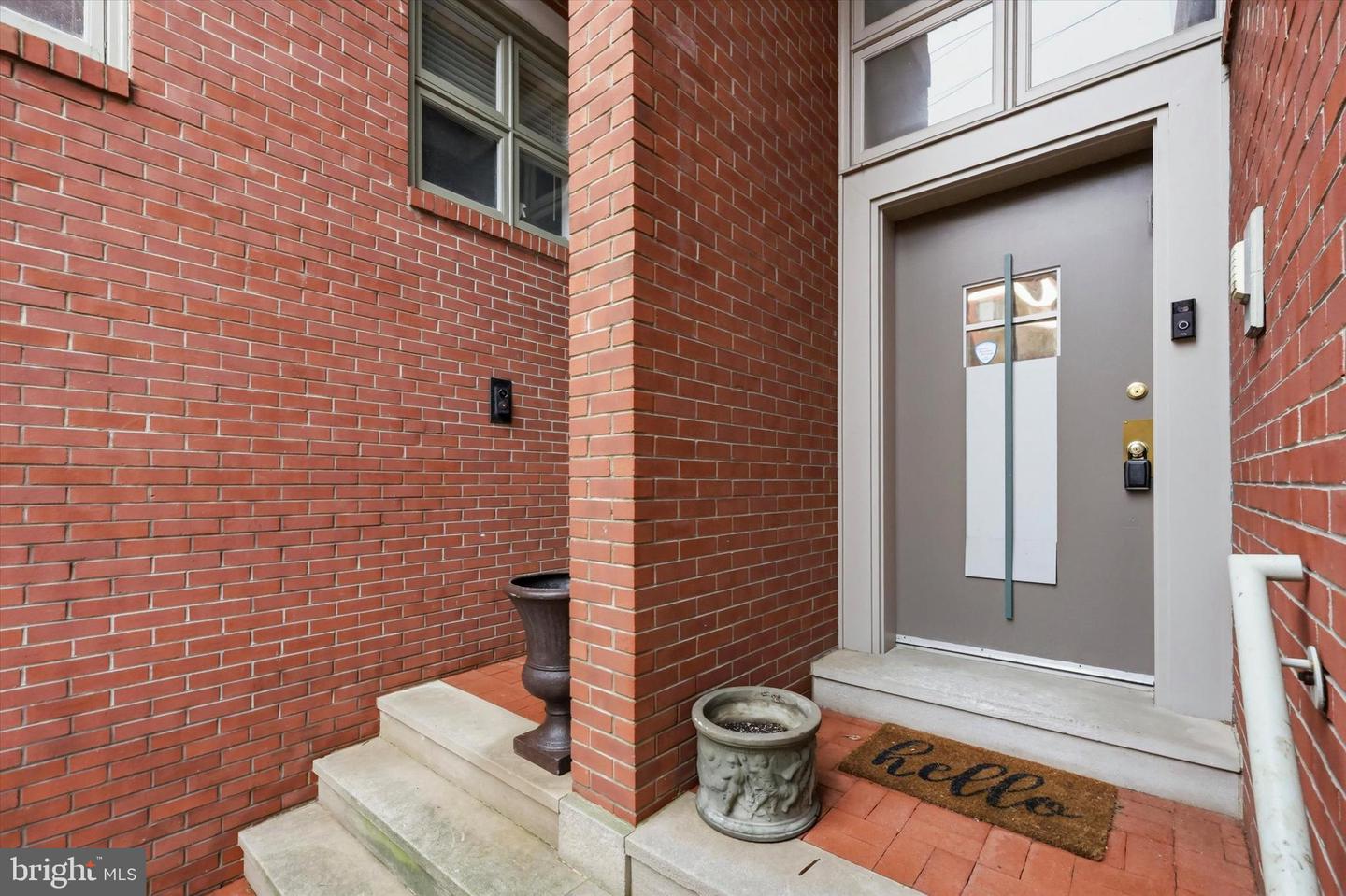 114 Bainbridge St Property Photo 2
