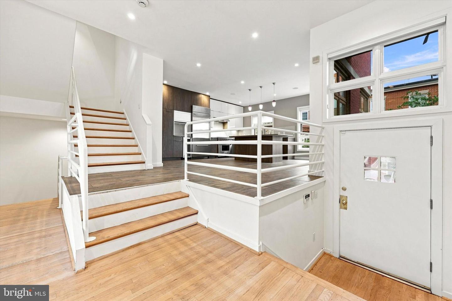 114 Bainbridge St Property Photo 3