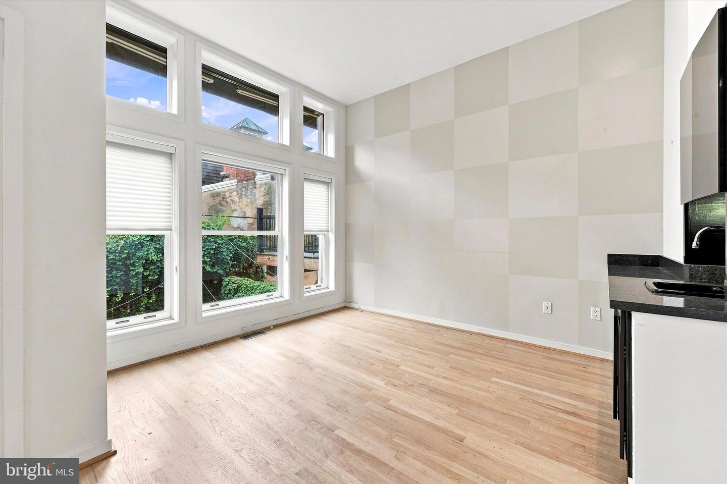 114 Bainbridge St Property Photo 7